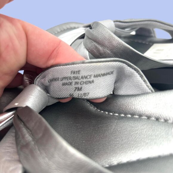 NWT LIZ CLAIBORNE FAYE METALLIC MULTI SILVER WEDGE SANDALS HEELS - 7 - Picture 9 of 11